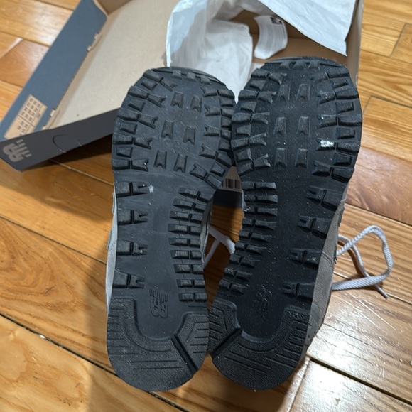 New Balance Women’s 574 Core Grey Sneakers. - Picture 3 of 6